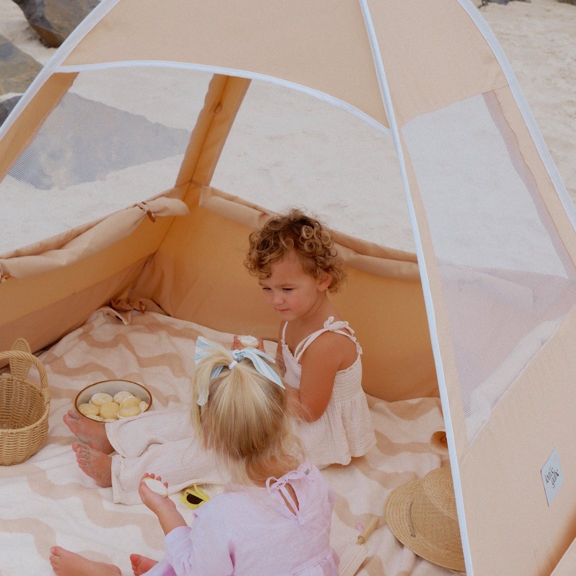 Lozi & Gabe: Pop-up Tent Blush | Baby Beach Tents